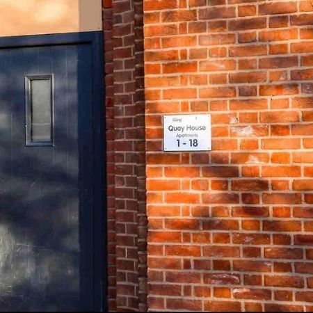 Modern 2-Bed Flat In Salford Manchester Exterior foto